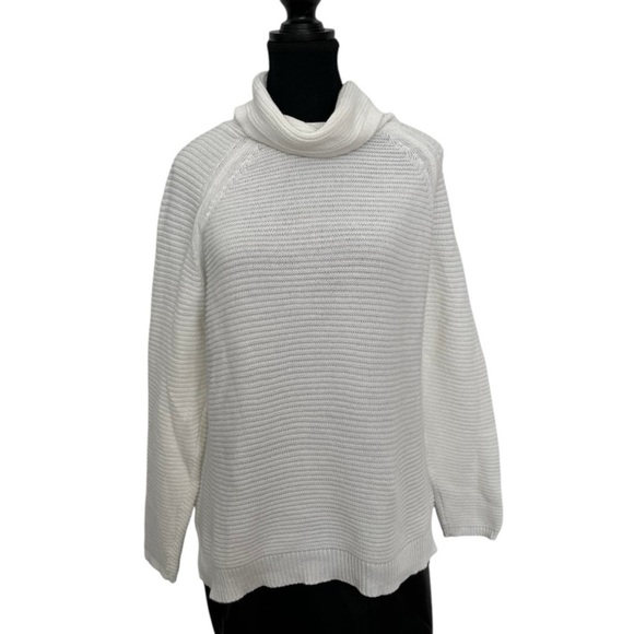 Kenneth Cole Reaction Sweaters - Kenneth Cole White Turtleneck Sweater size small